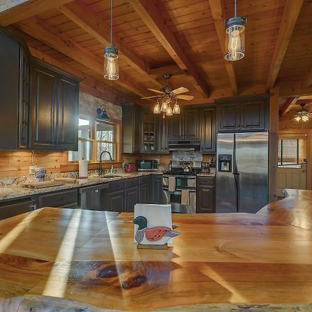 Blue Ridge Bliss- Spacious Cabin, Pets, Hot Tub! ภายนอก รูปภาพ