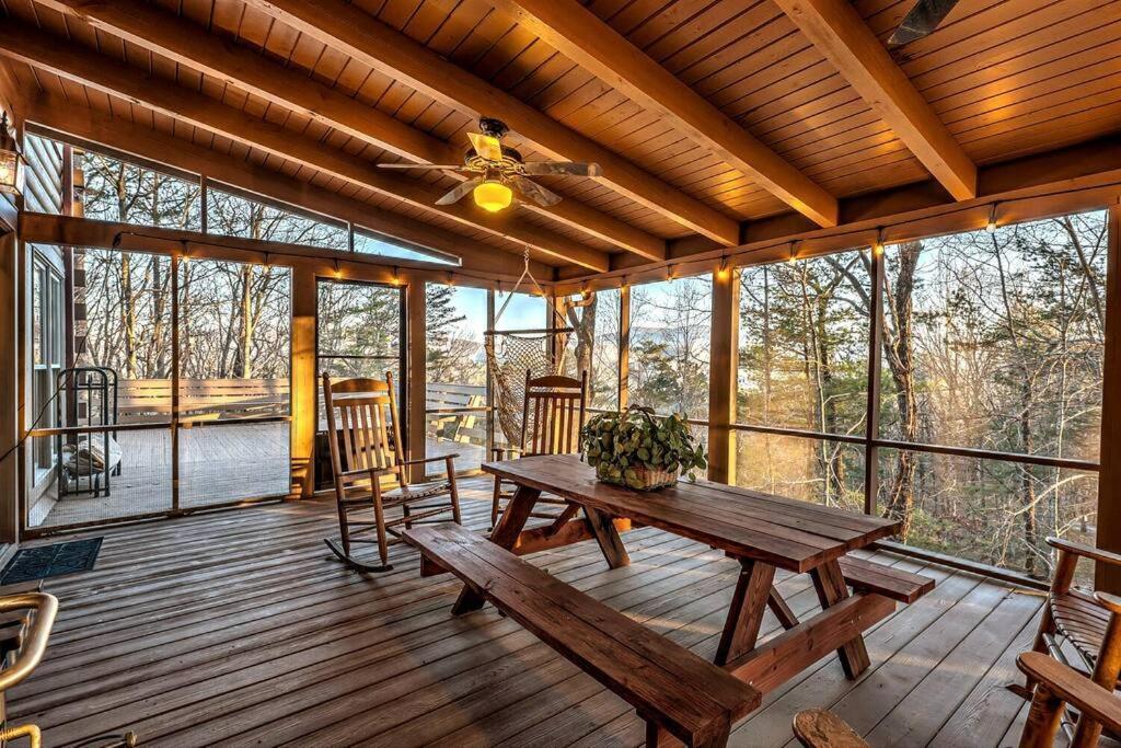Blue Ridge Bliss- Spacious Cabin, Pets, Hot Tub! ภายนอก รูปภาพ