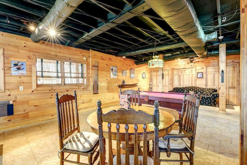 Blue Ridge Bliss- Spacious Cabin, Pets, Hot Tub! ภายนอก รูปภาพ