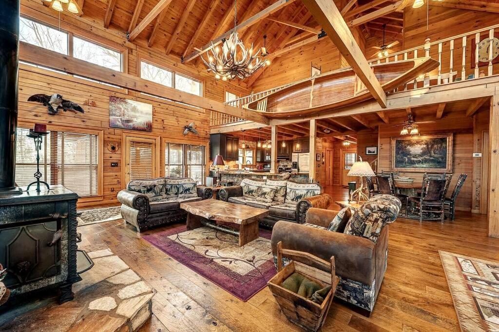 Blue Ridge Bliss- Spacious Cabin, Pets, Hot Tub! ภายนอก รูปภาพ