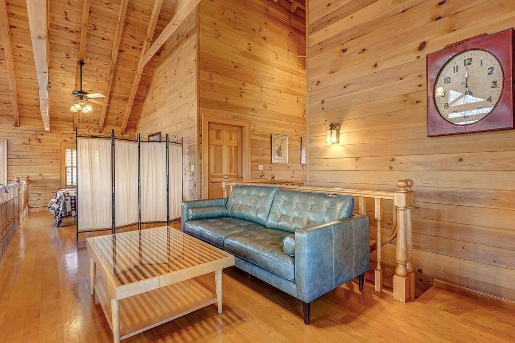 Blue Ridge Bliss- Spacious Cabin, Pets, Hot Tub! ภายนอก รูปภาพ