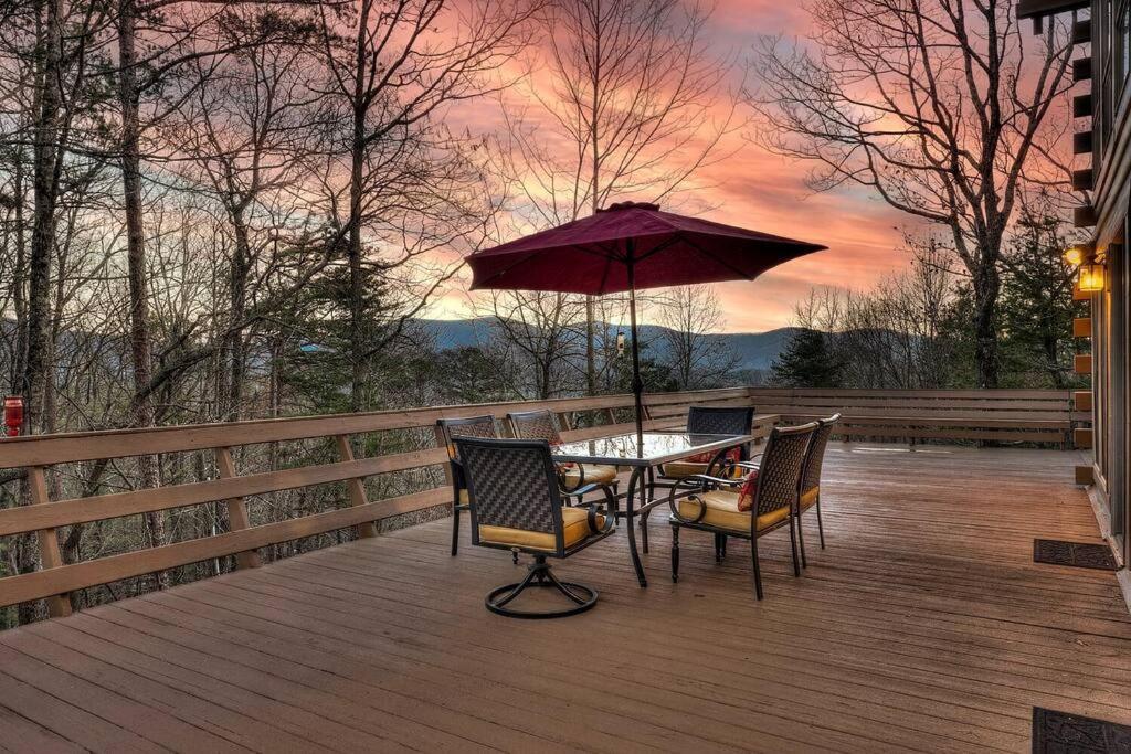 Blue Ridge Bliss- Spacious Cabin, Pets, Hot Tub! ภายนอก รูปภาพ