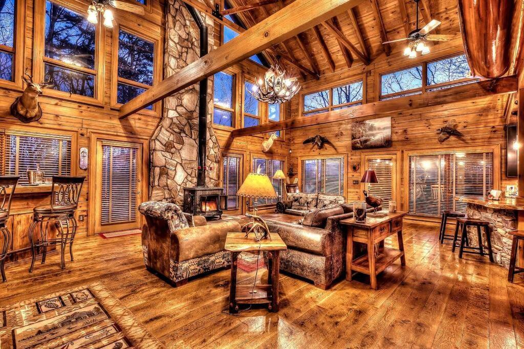 Blue Ridge Bliss- Spacious Cabin, Pets, Hot Tub! ภายนอก รูปภาพ