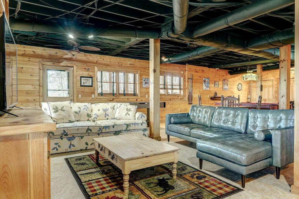 Blue Ridge Bliss- Spacious Cabin, Pets, Hot Tub! ภายนอก รูปภาพ