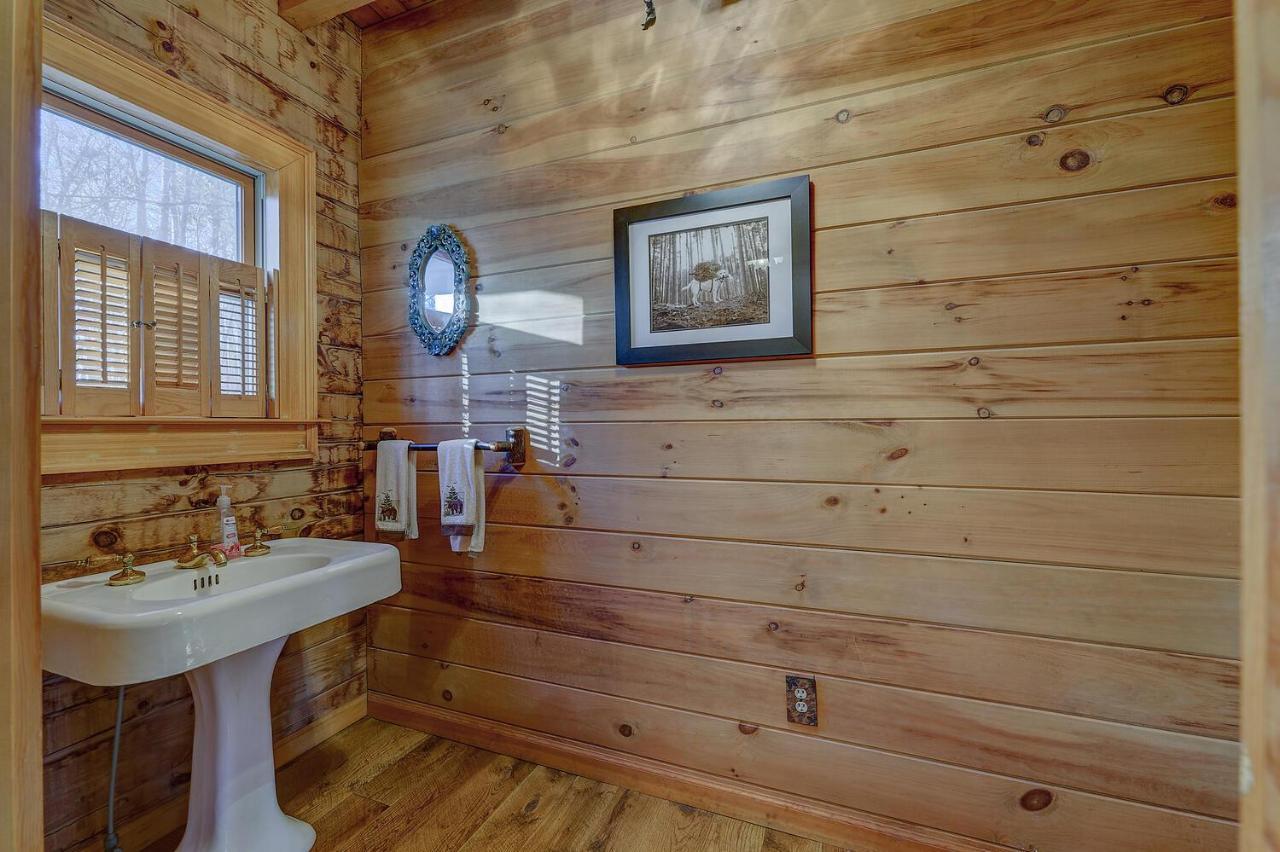Blue Ridge Bliss- Spacious Cabin, Pets, Hot Tub! ภายนอก รูปภาพ
