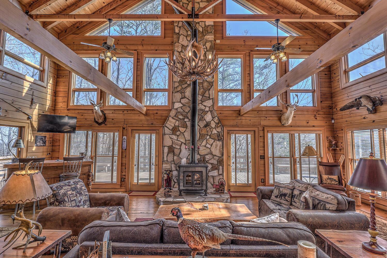 Blue Ridge Bliss- Spacious Cabin, Pets, Hot Tub! ภายนอก รูปภาพ