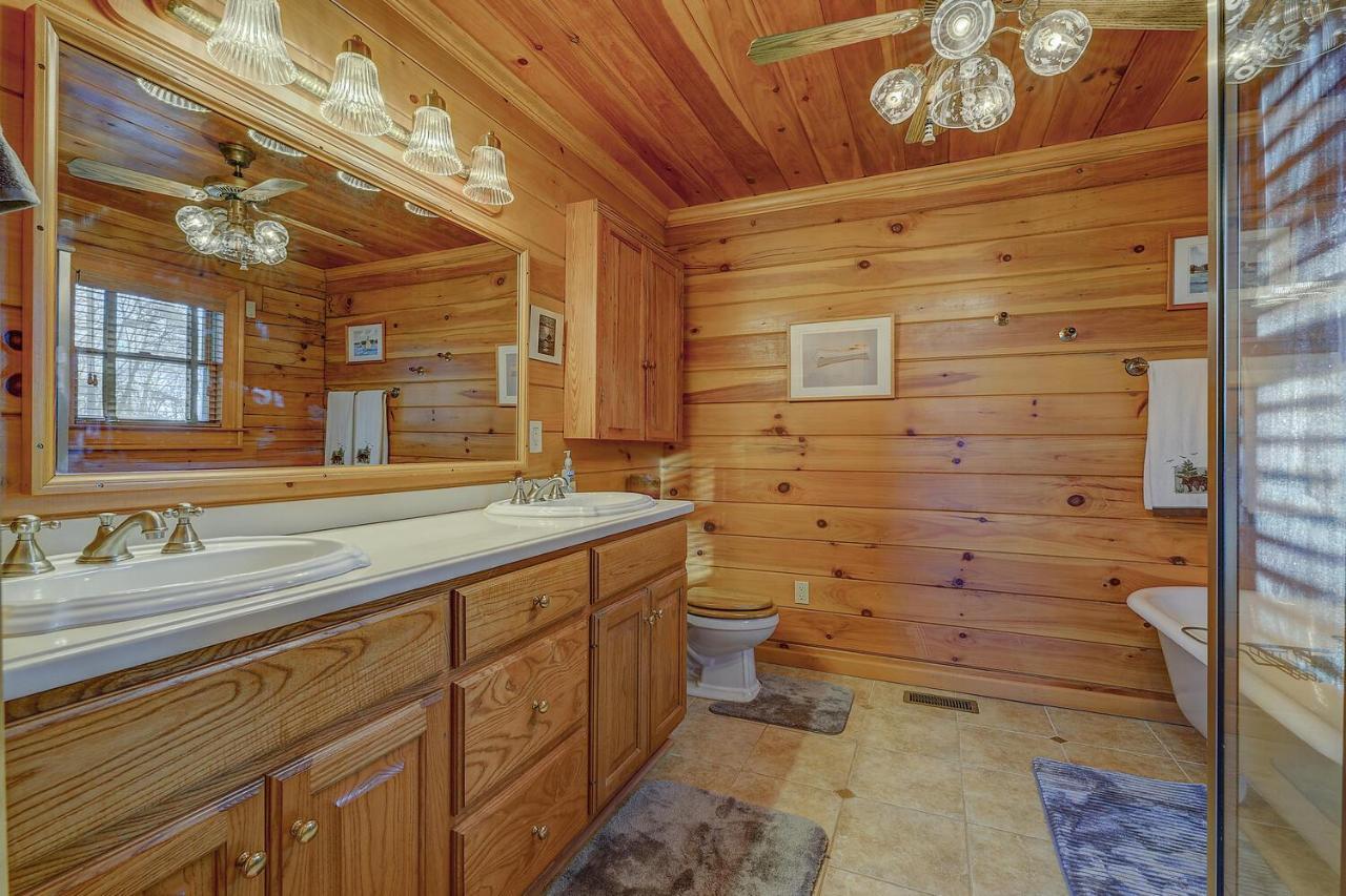 Blue Ridge Bliss- Spacious Cabin, Pets, Hot Tub! ภายนอก รูปภาพ