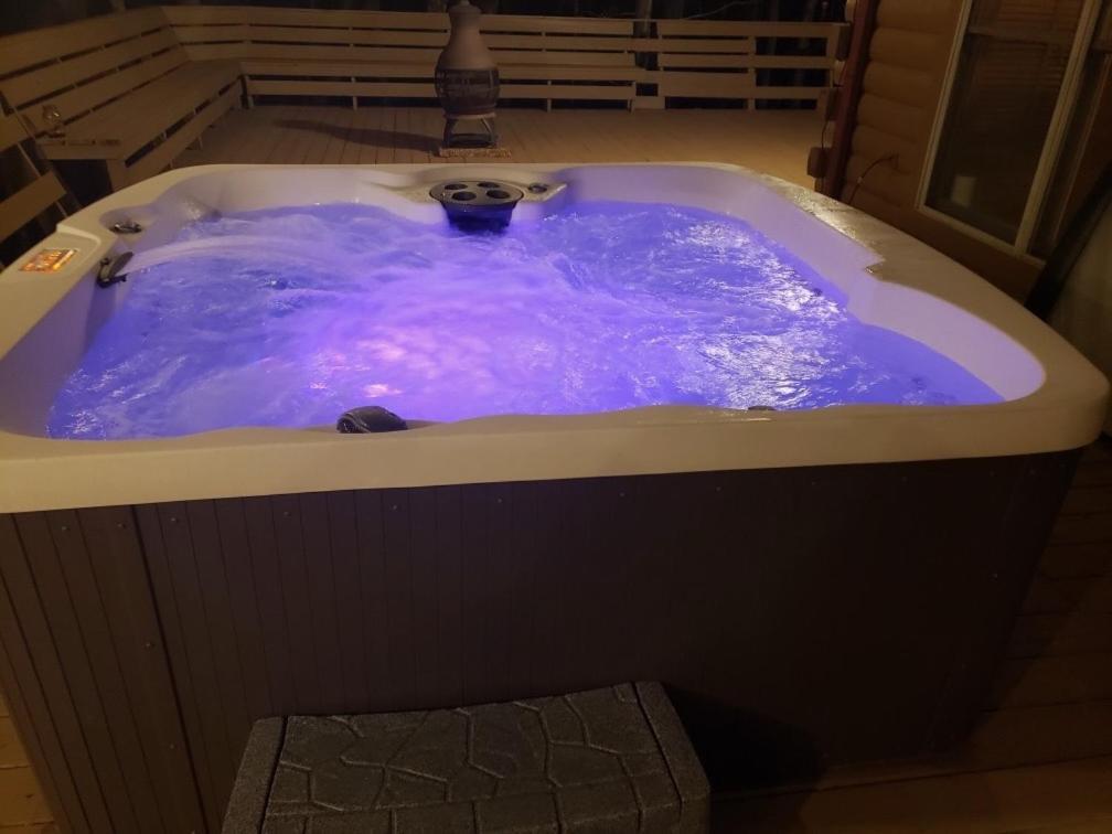 Blue Ridge Bliss- Spacious Cabin, Pets, Hot Tub! ภายนอก รูปภาพ