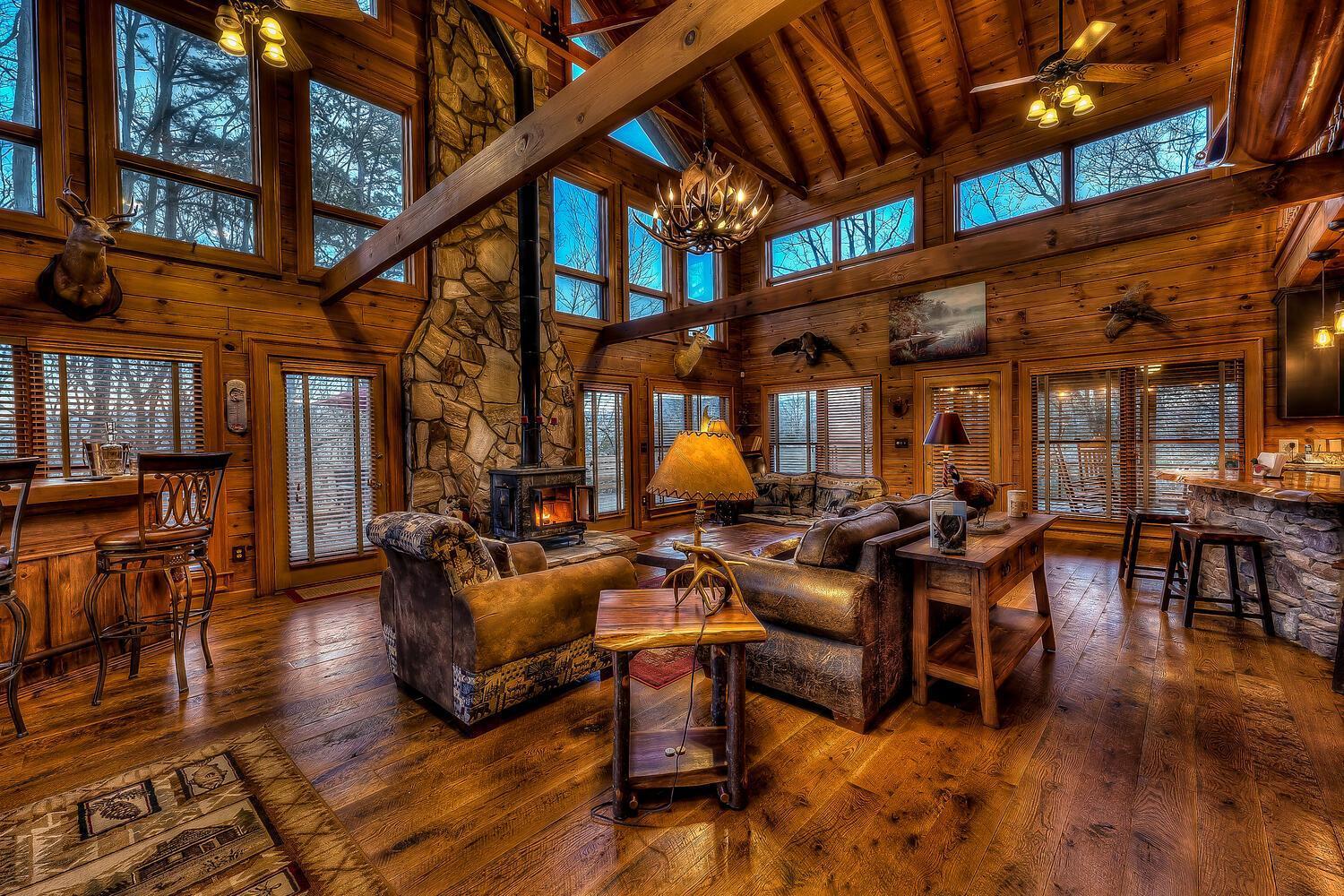 Blue Ridge Bliss- Spacious Cabin, Pets, Hot Tub! ภายนอก รูปภาพ